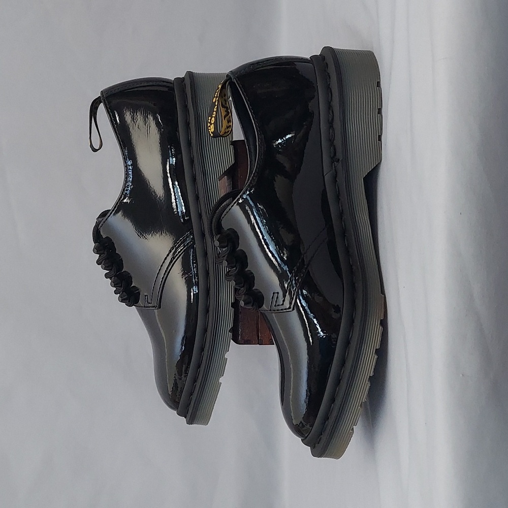 Dr. Martens Smiths Stud Black Patent Leather Oxfords Women's 6 New w/ Flaws - Picture 3 of 13